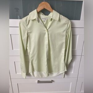 Women’s Banana Republic non-iron fitted shirt size 2
